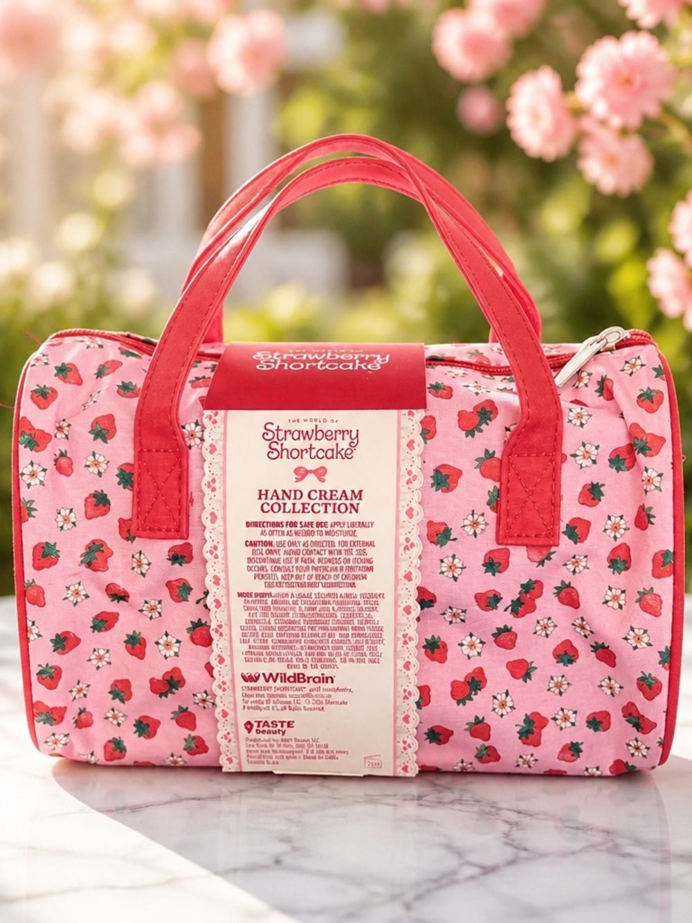 Strawberry Shortcake Cosmetic Bag & Hand Cream Gift Set NWT - Picture 2 of 4